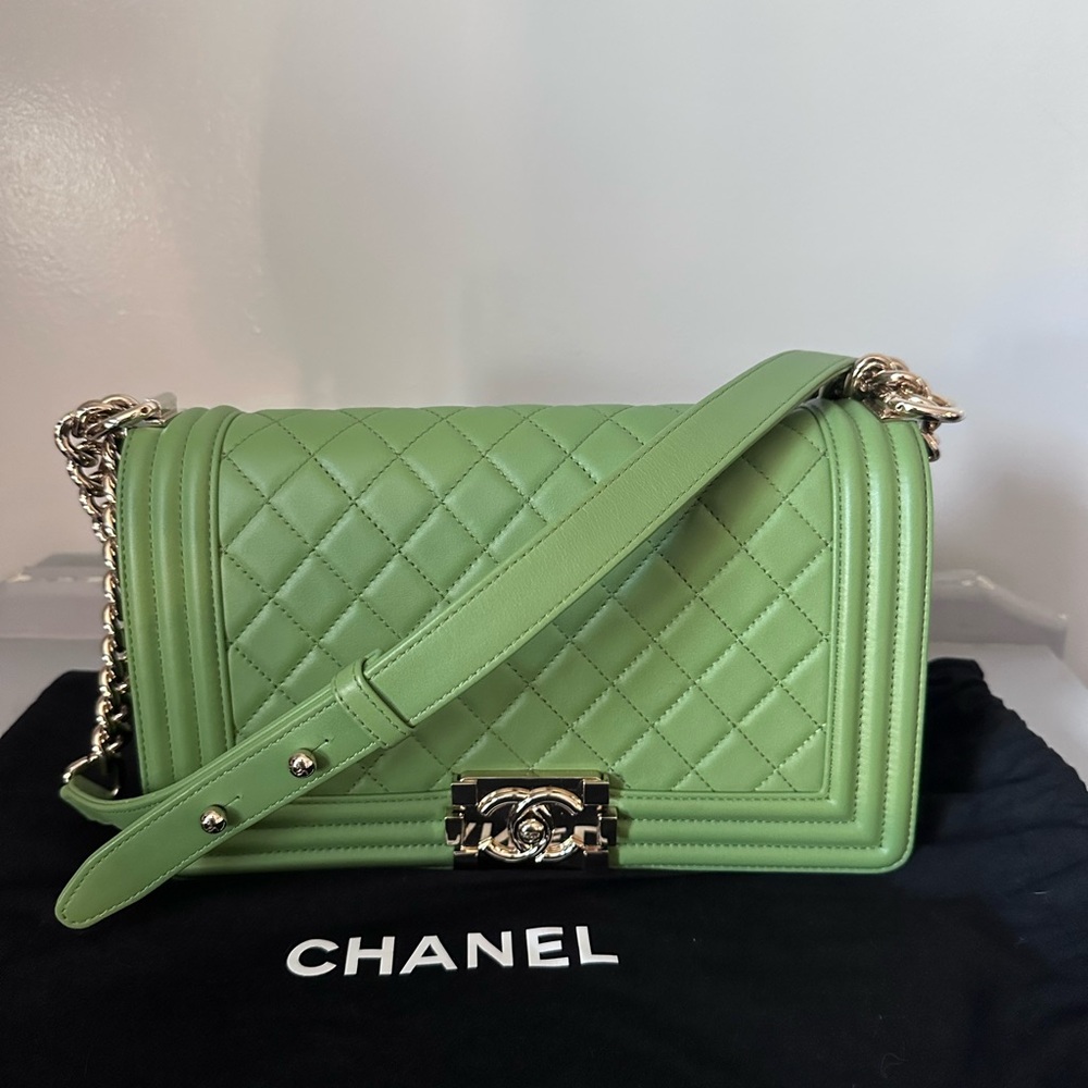 Chanel 19P green lambskin quilted medium boy bag with light gold hardware